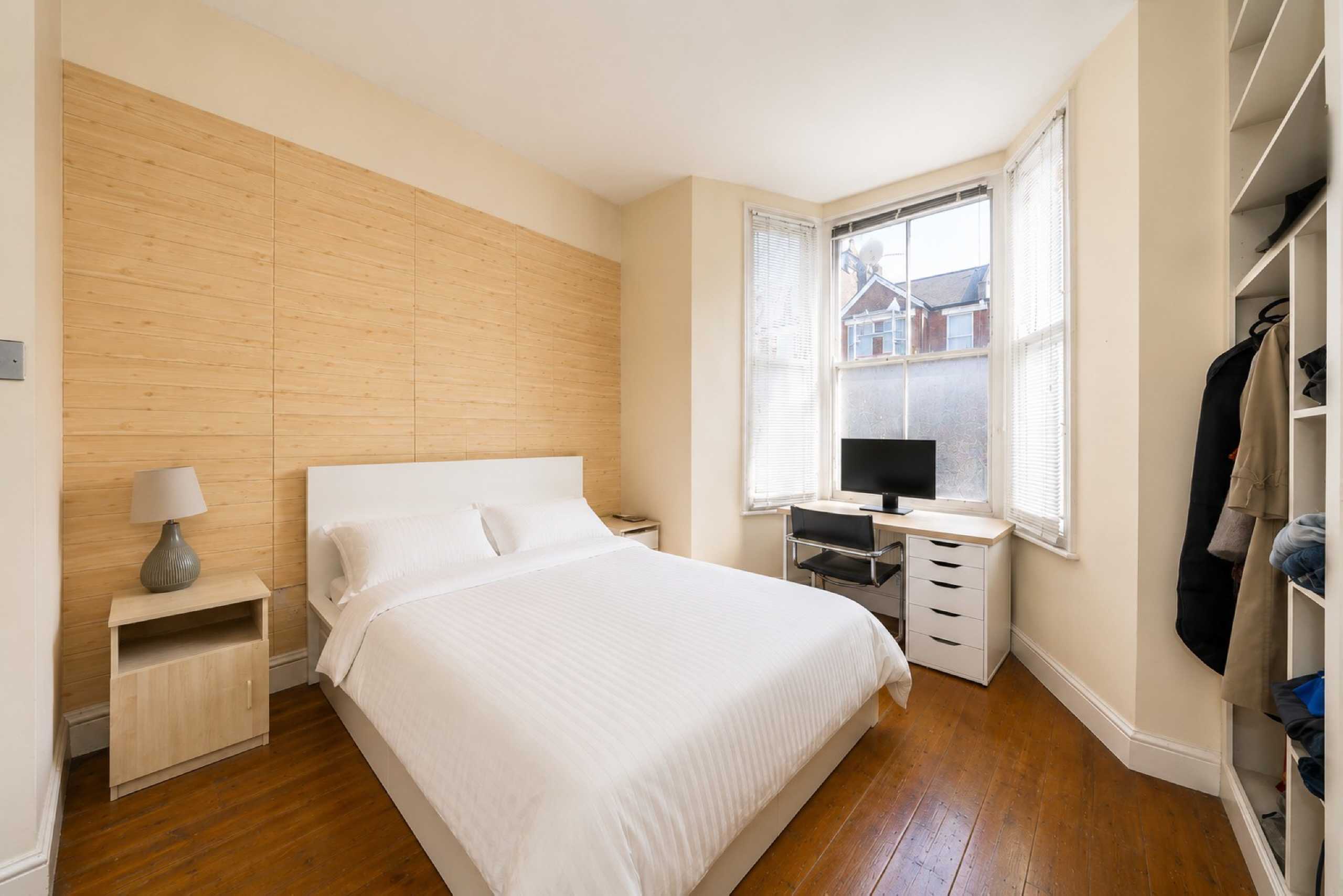 Flat Brewster Gardens in Greater London