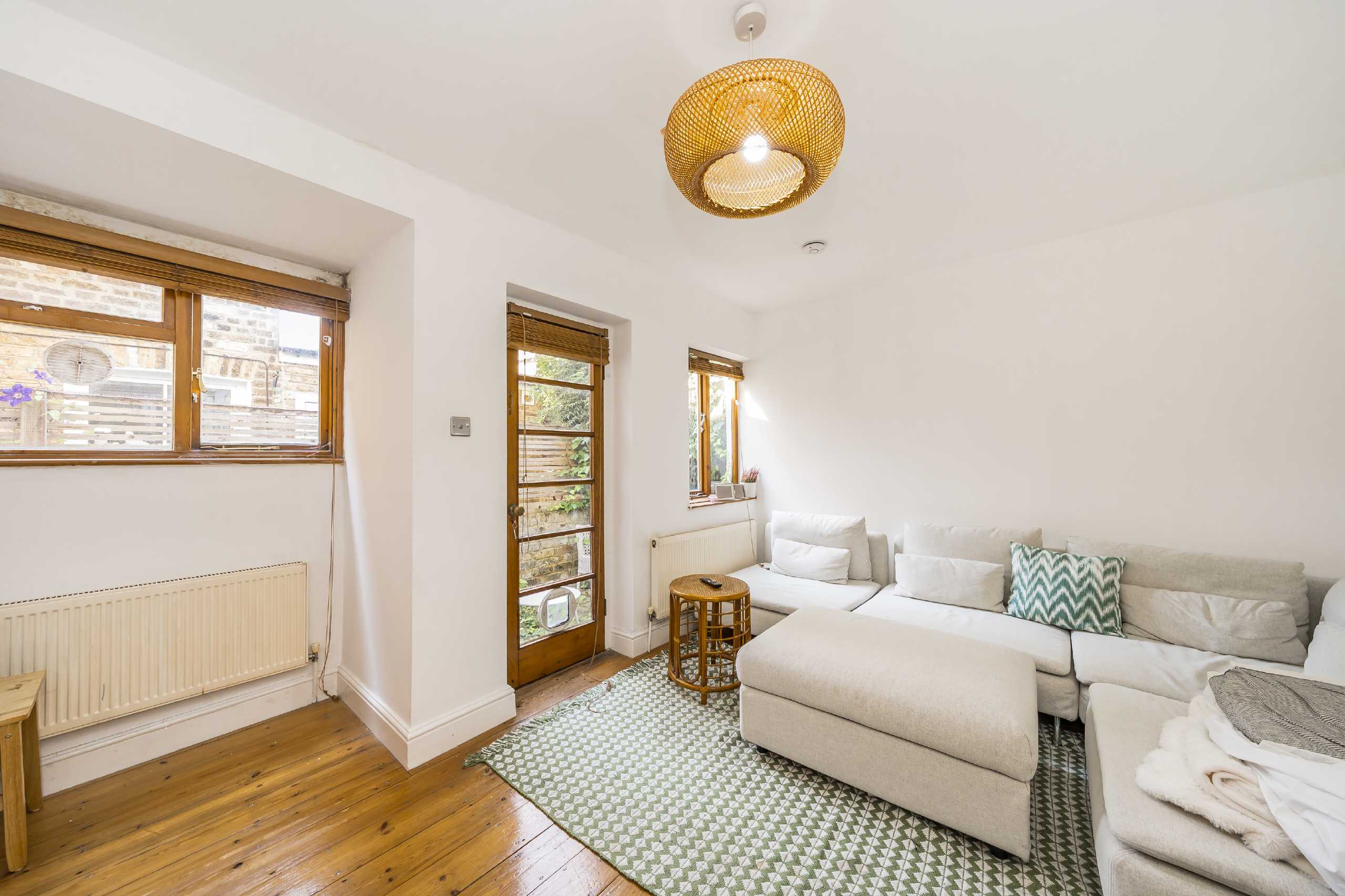 Flat Brewster Gardens in Greater London
