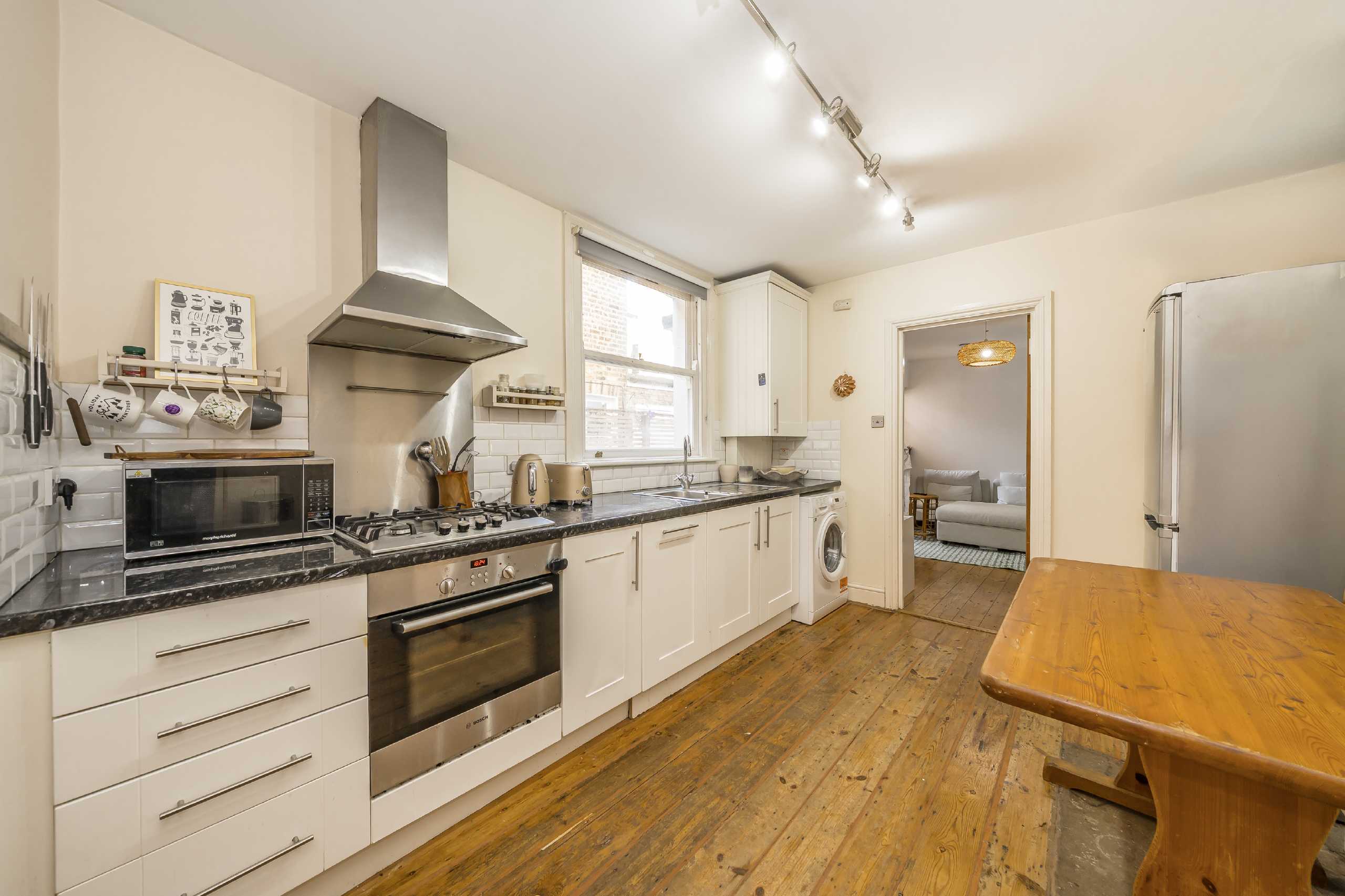 Flat Brewster Gardens in Greater London