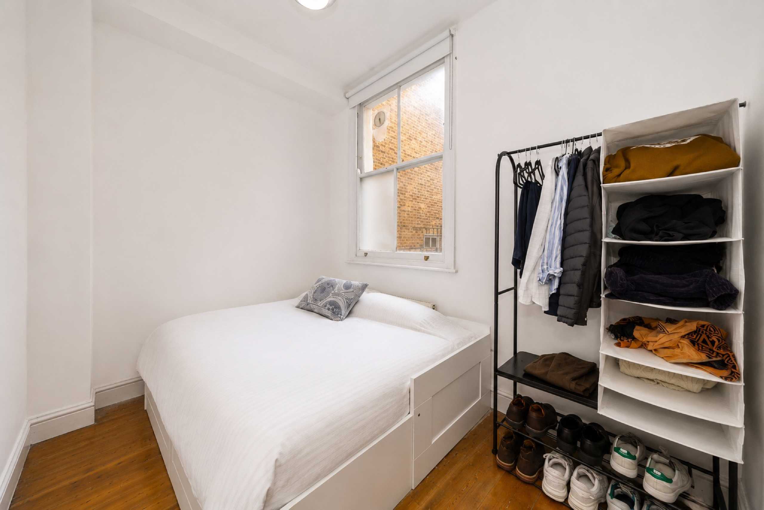 Flat Brewster Gardens in Greater London