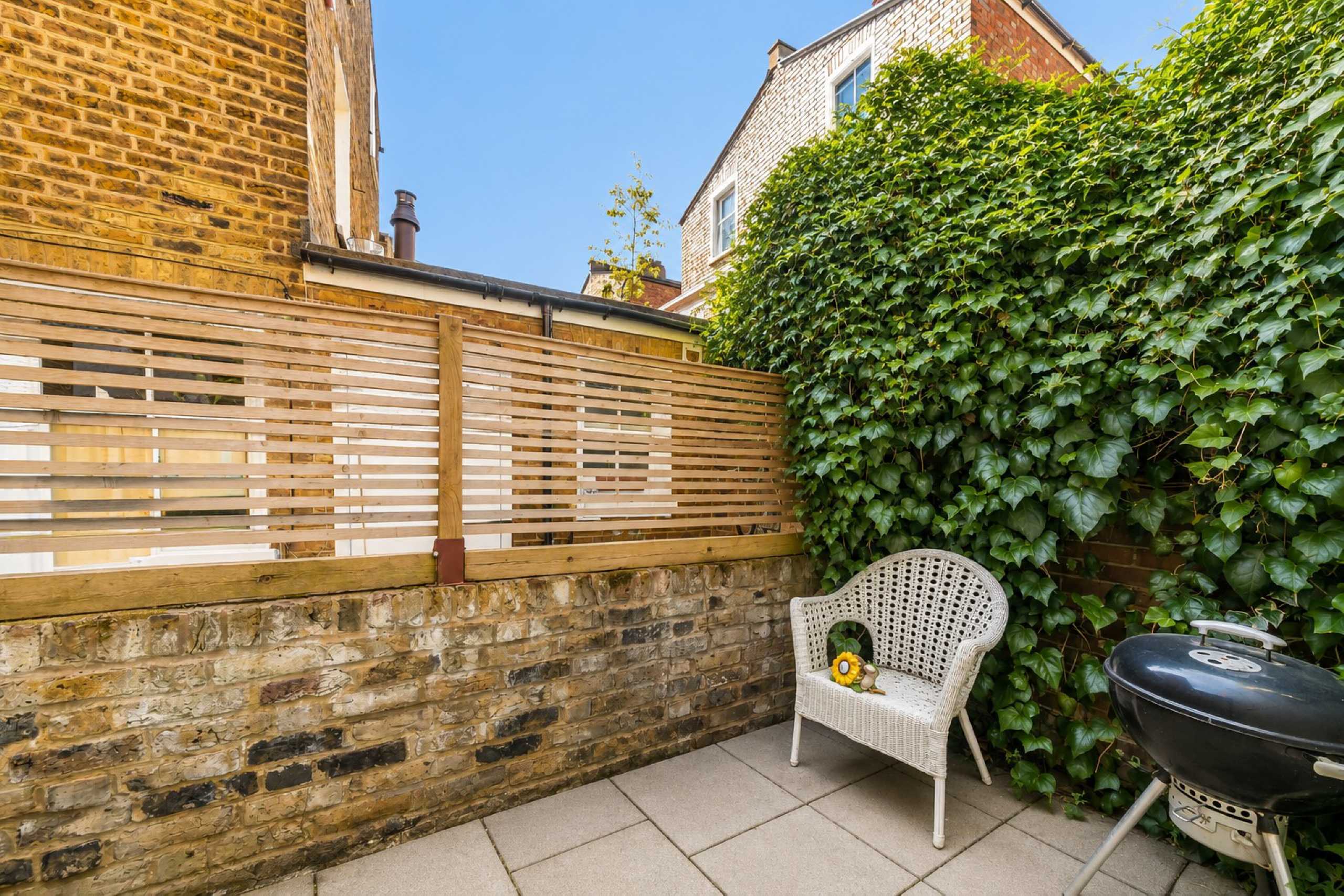 Flat Brewster Gardens in Greater London