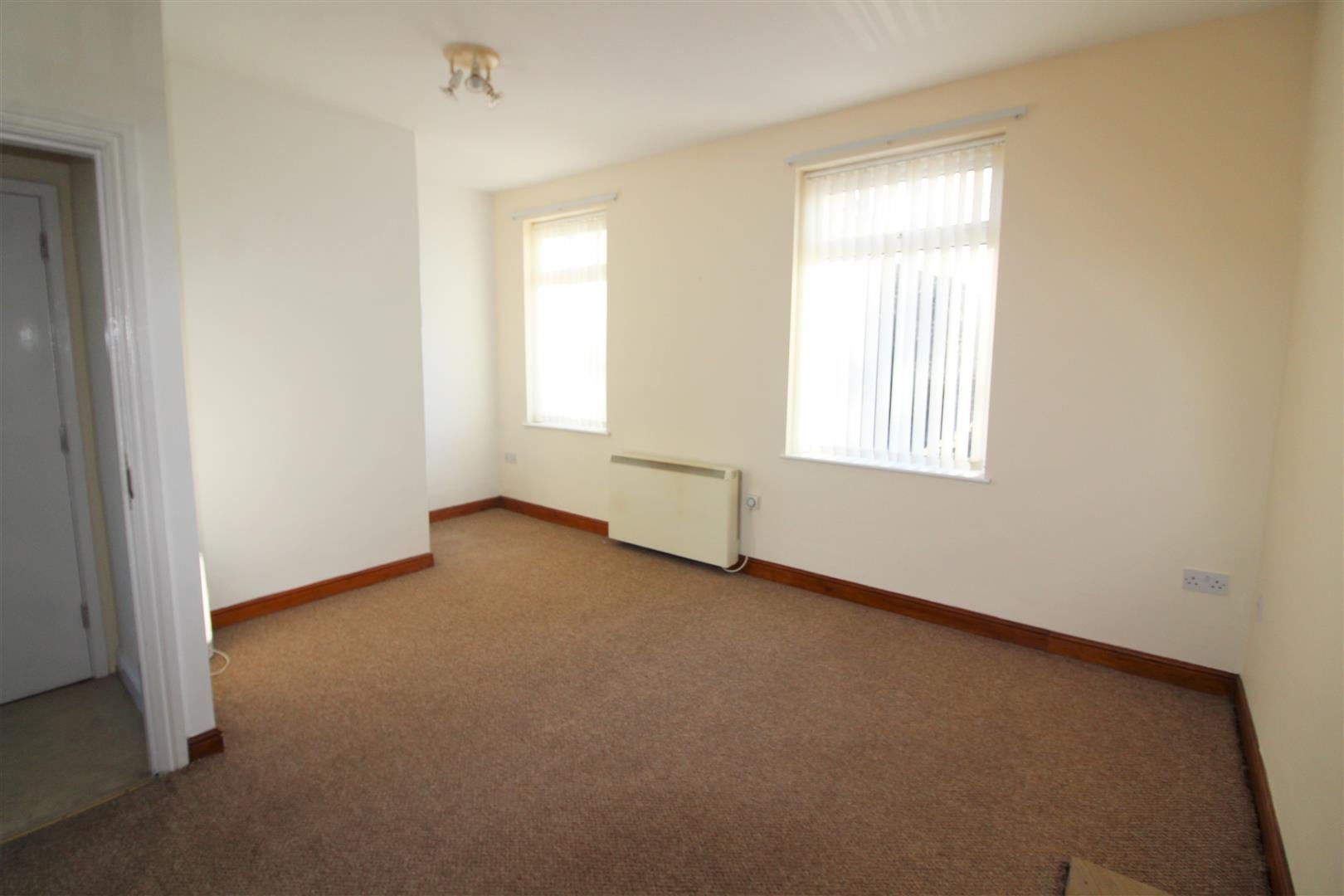 Flat Commercial Road in Kirklees