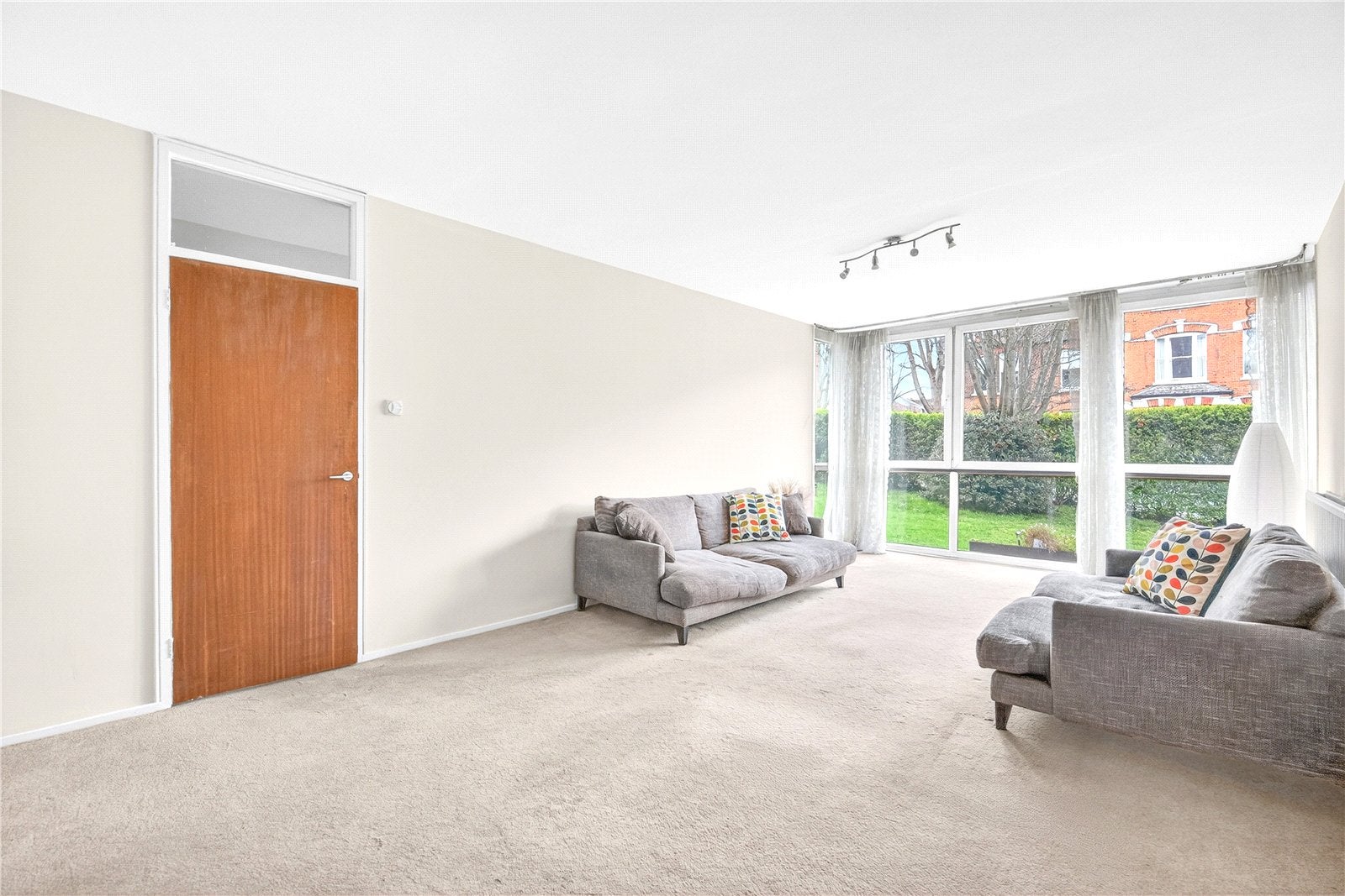 Flat Coolhurst Road in Greater London