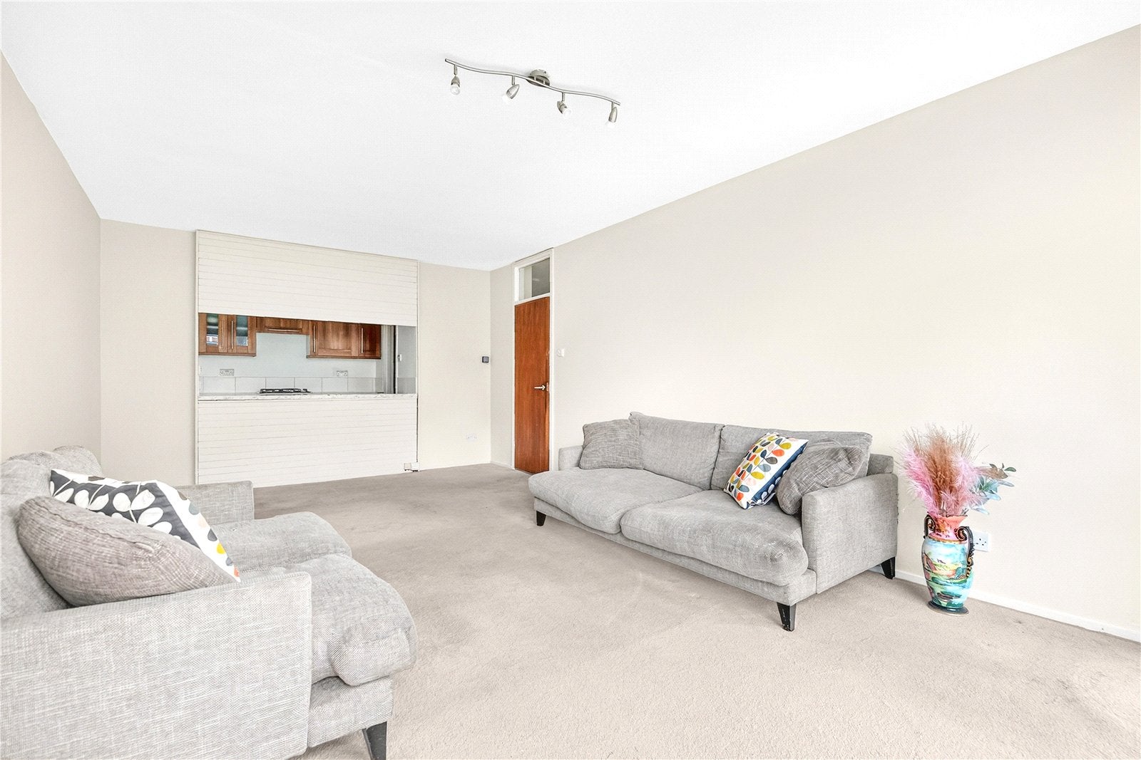 Flat Coolhurst Road in Greater London