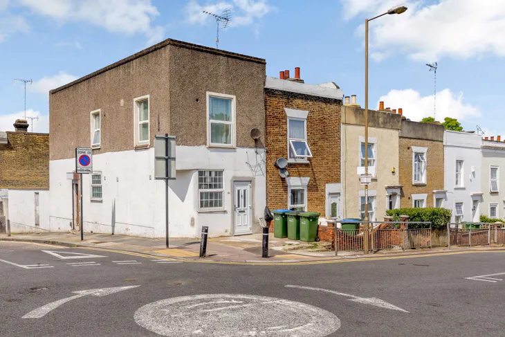 Flat Crescent Road in London
