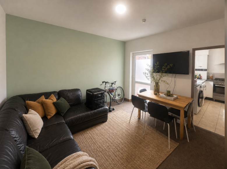 Room Kimbolton Avenue in Nottingham