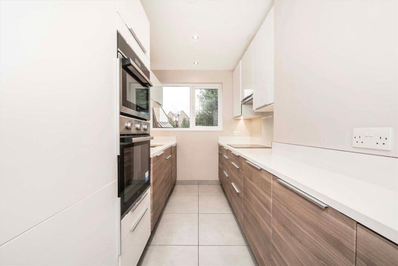 Flat Bywater Place in Greater London