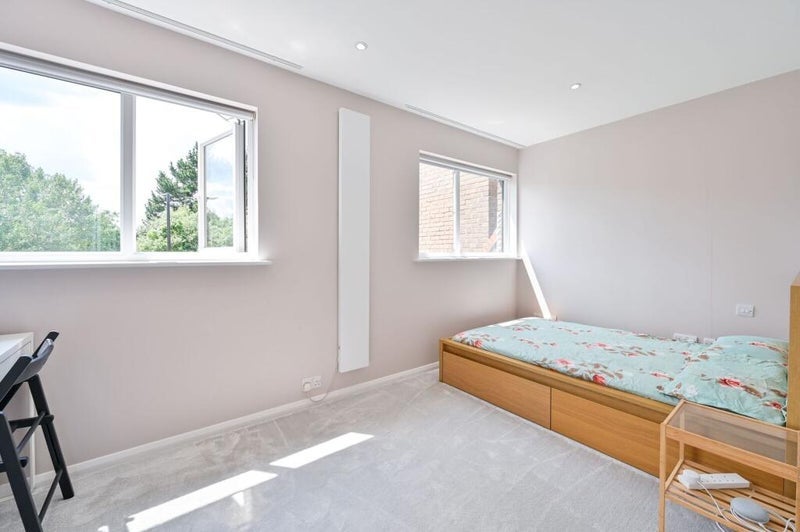 Flat Bywater Place in Greater London