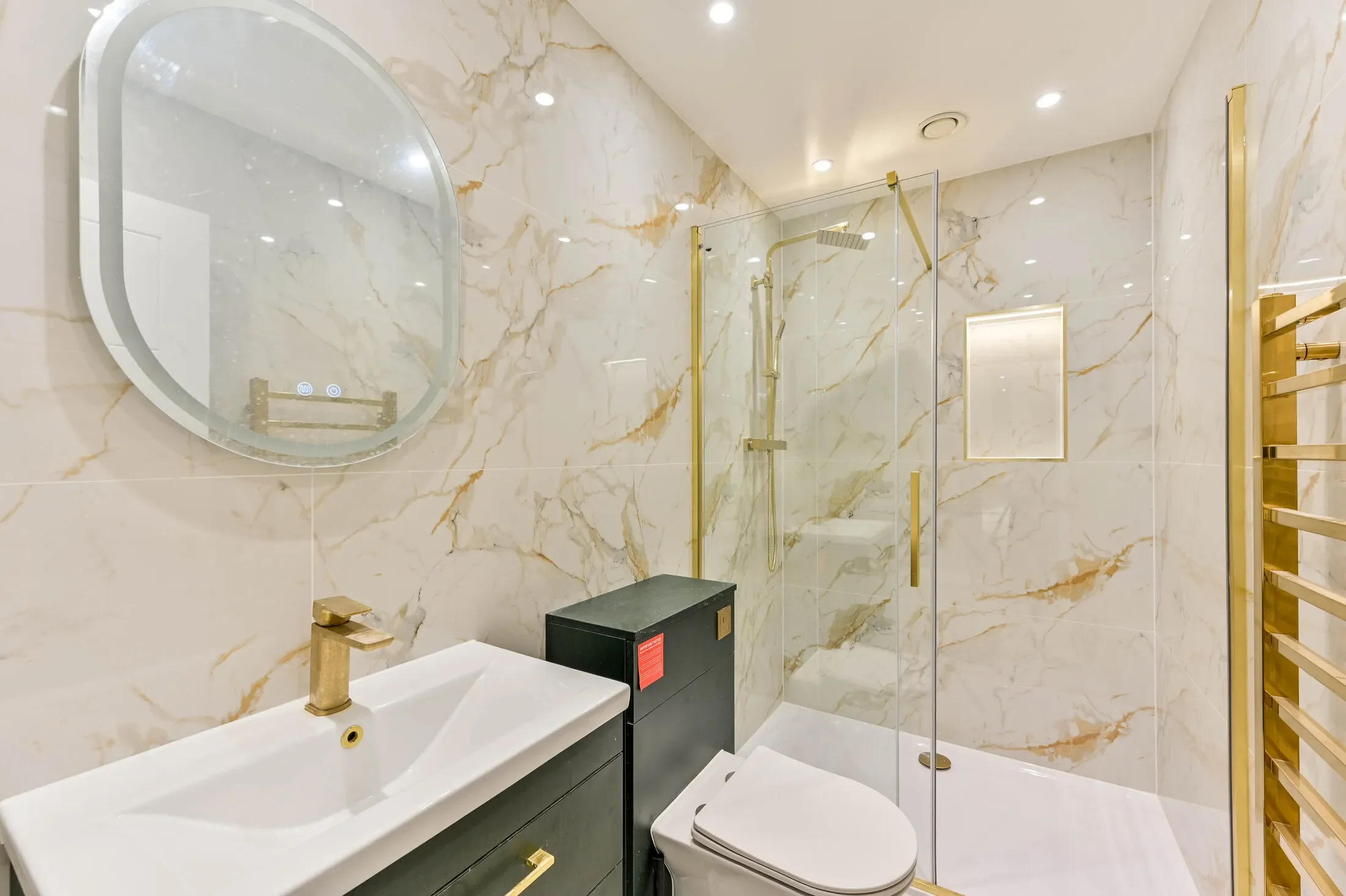 Flat Cobham Road in Greater London