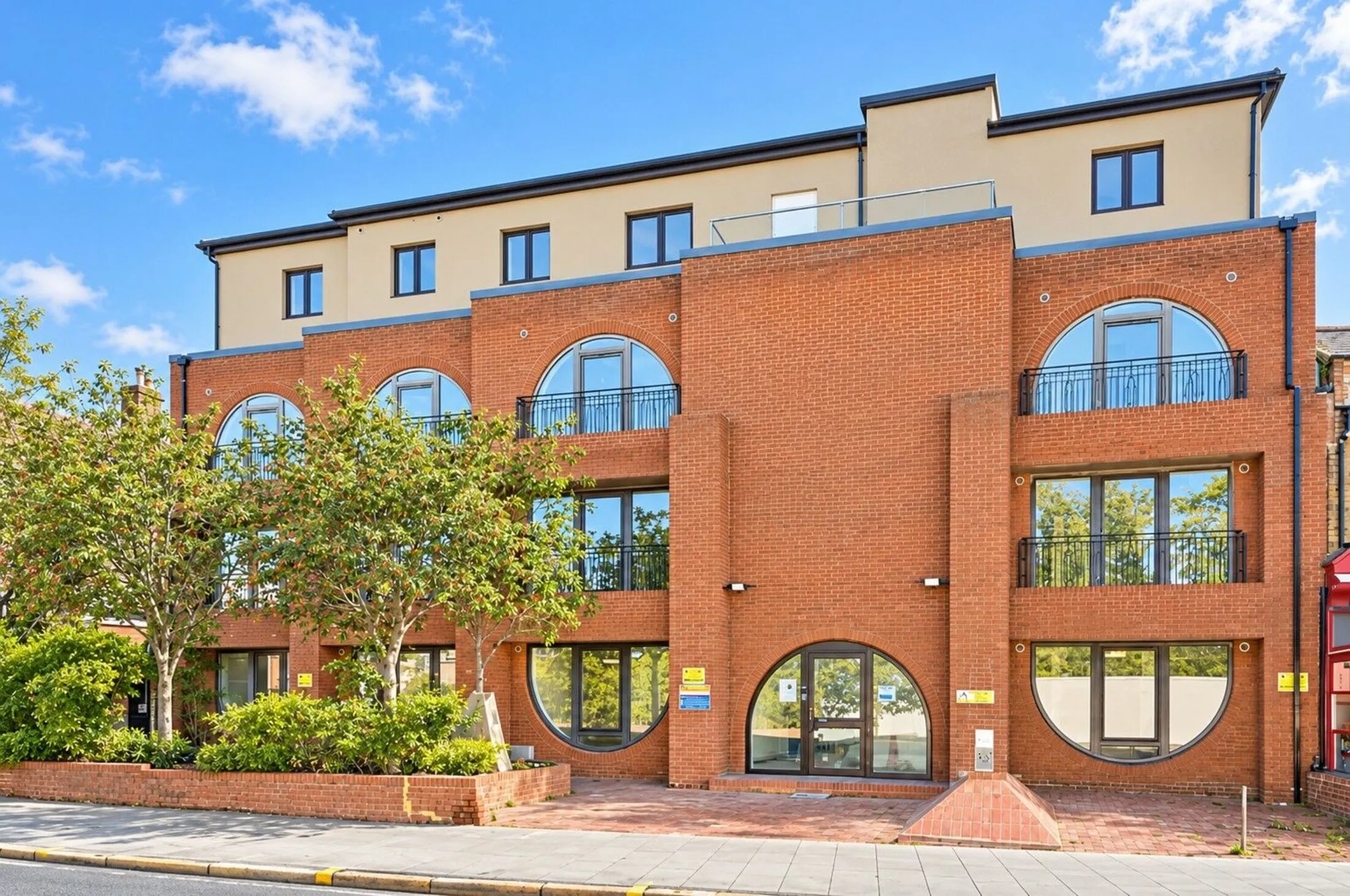 Flat Cobham Road in Greater London