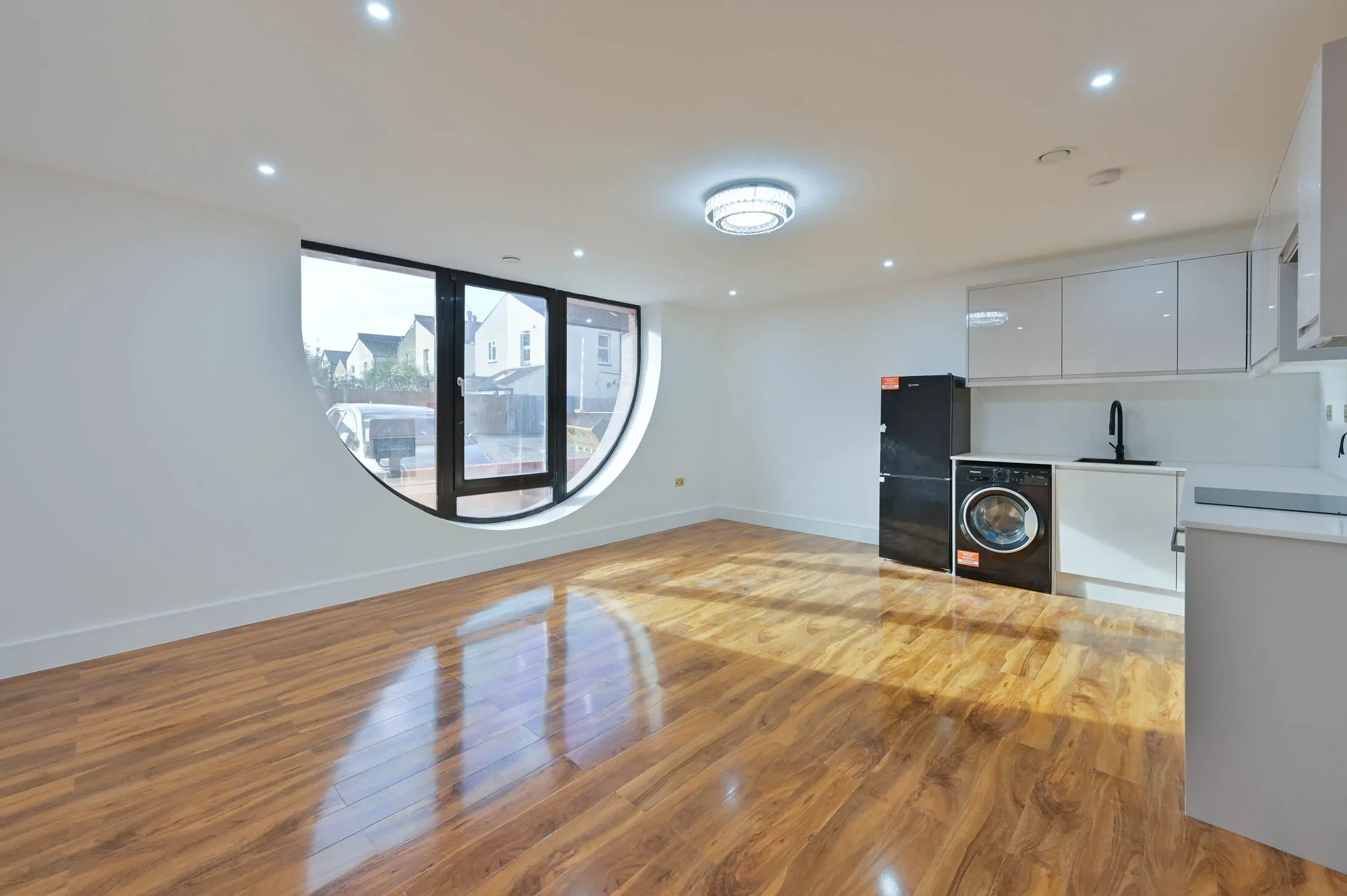 Flat Cobham Road in Greater London