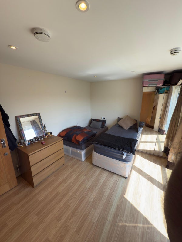 Room Erebus Drive in Greater London