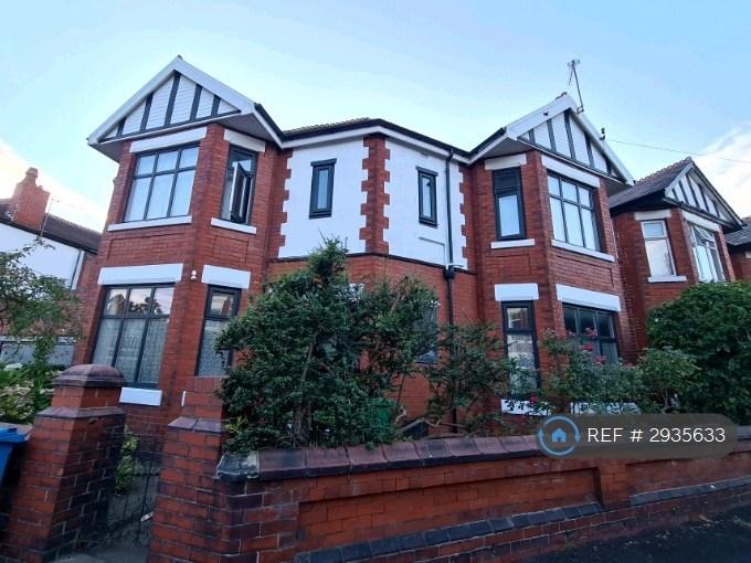 Flat Denison Road in Manchester