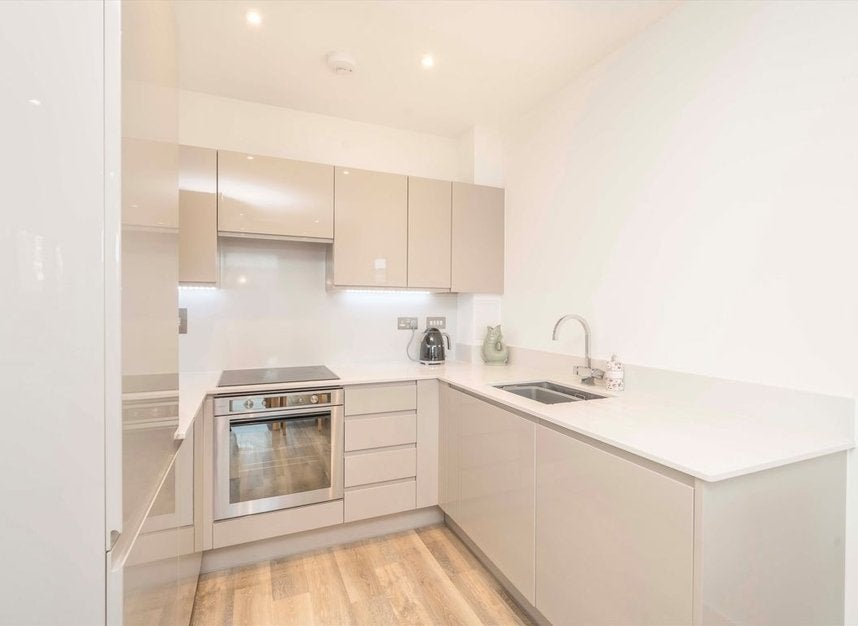 Flat Bridges Court in Greater London
