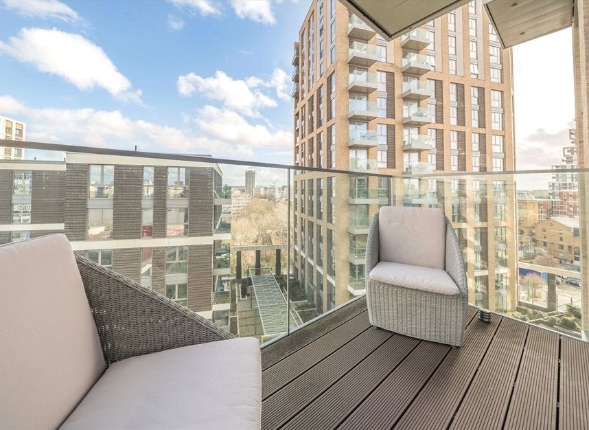 Flat Bridges Court in Greater London