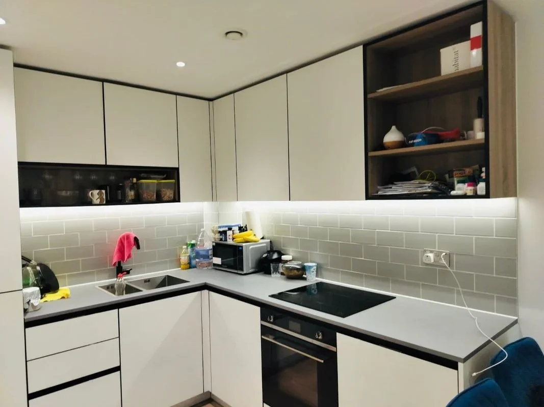 Flat Avion Crescent in Greater London