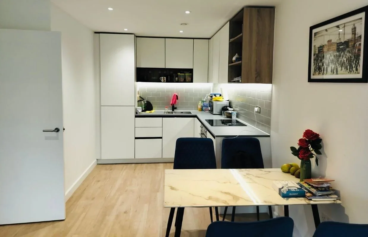 Flat Avion Crescent in Greater London