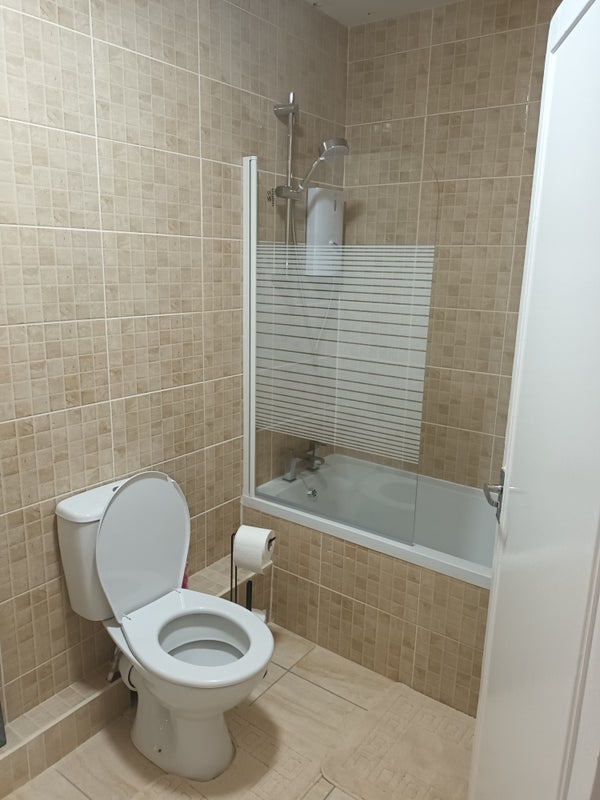 Room Cunliffe Road in Blackpool