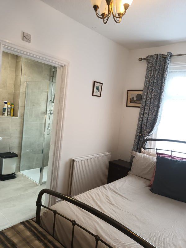 Room Cunliffe Road in Blackpool