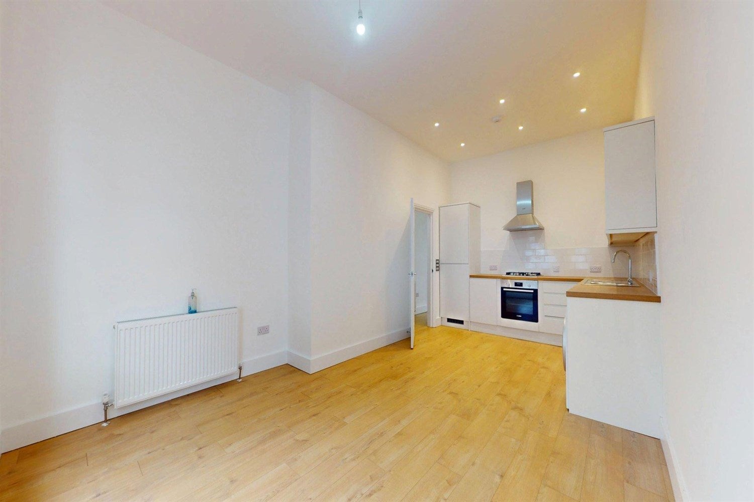 Flat Balfour Road in Greater London