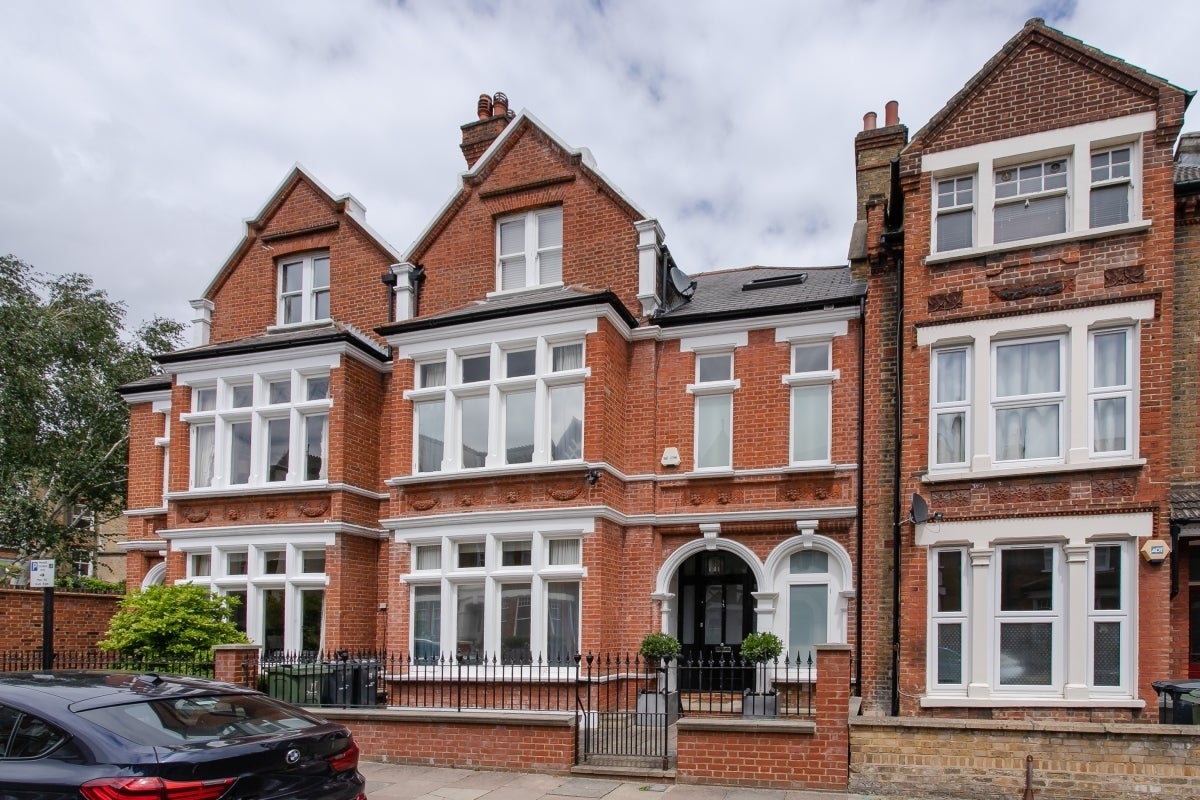 House Cautley Avenue in Greater London