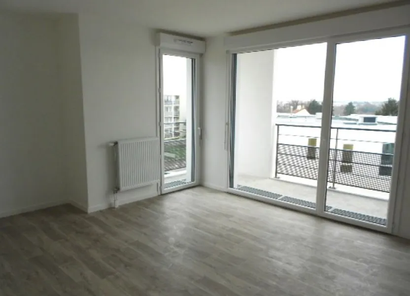Flat Place Yvonne et Jeannine Trihoreau in Saint-Michel-sur-Orge