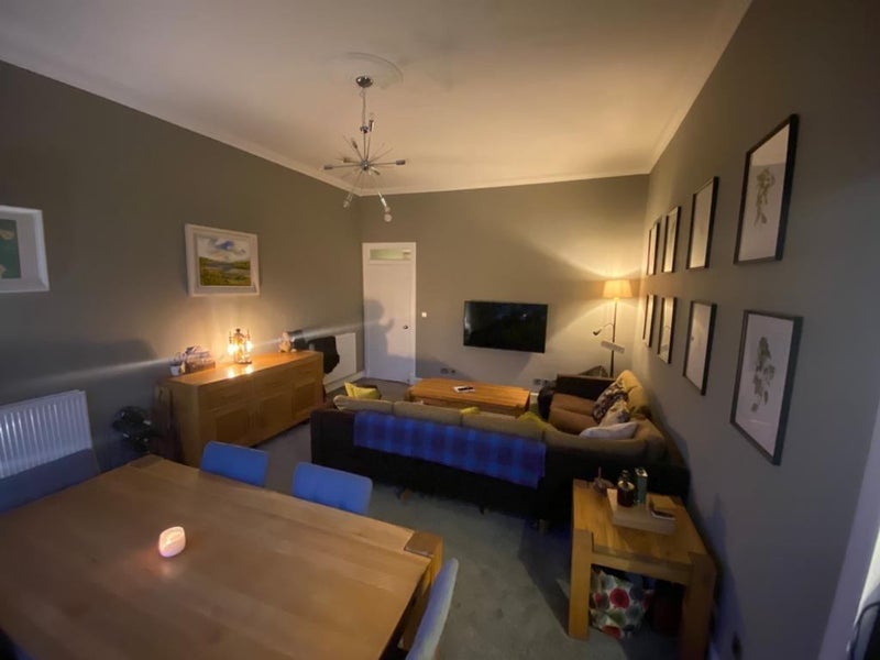 Room Walmer Crescent in Glasgow