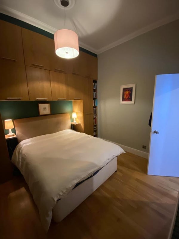 Room Walmer Crescent in Glasgow