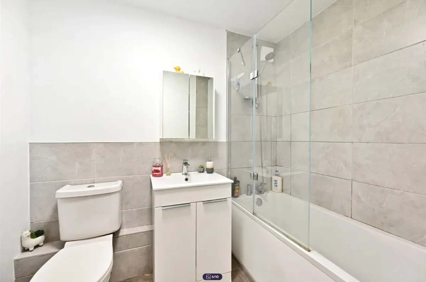 Flat Chertsey Road in Borough of Spelthorne