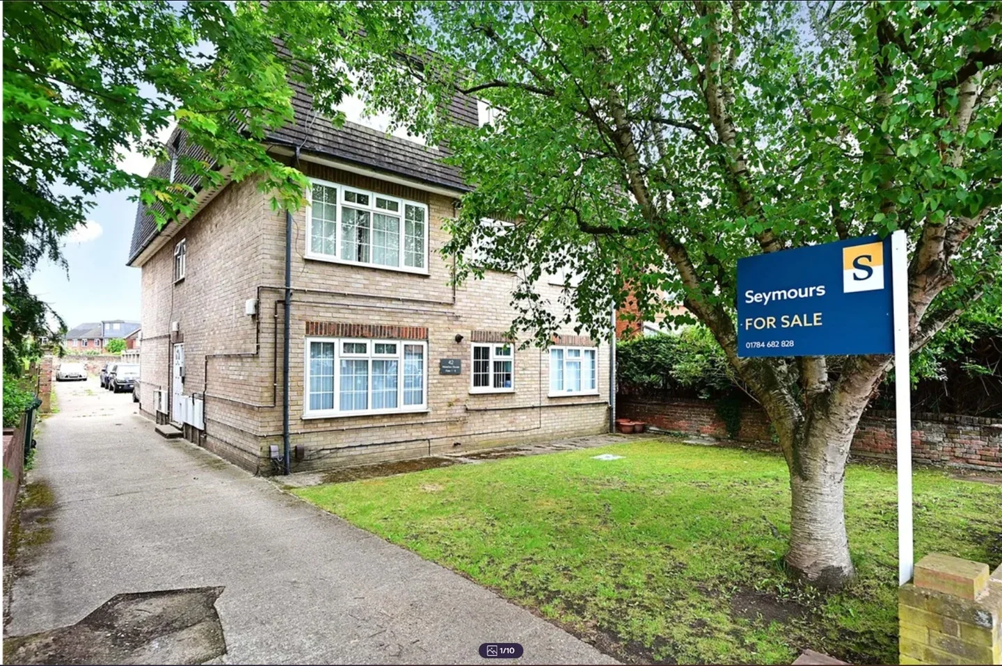 Flat Chertsey Road in Borough of Spelthorne