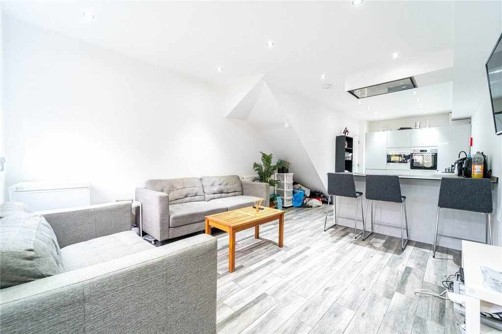 Room Hubert Road in Birmingham
