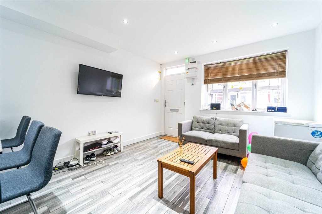 Room Hubert Road in Birmingham