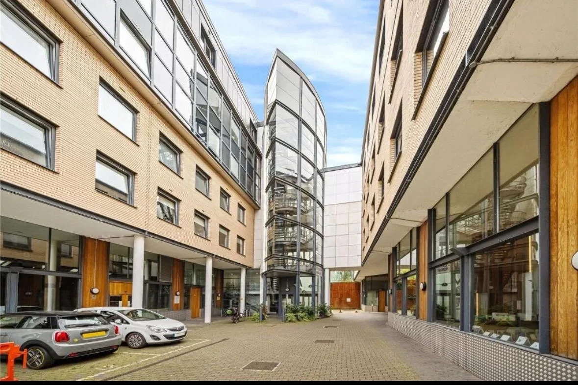 Flat Red Lion Square in Greater London