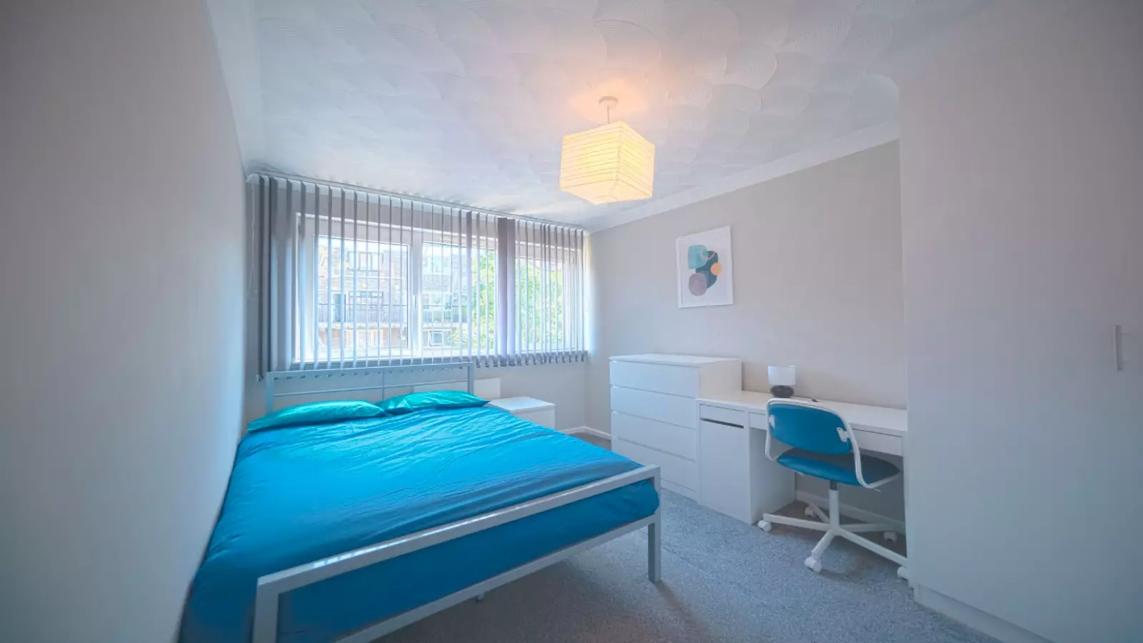 Flat Byng Street in Greater London