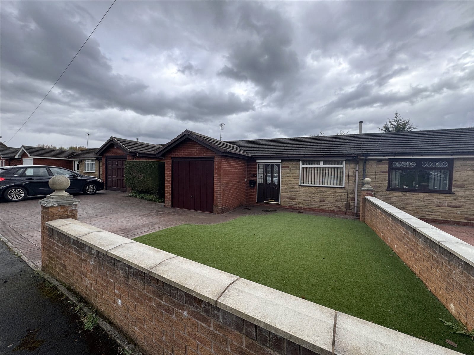 House Denbydale Way in Royton