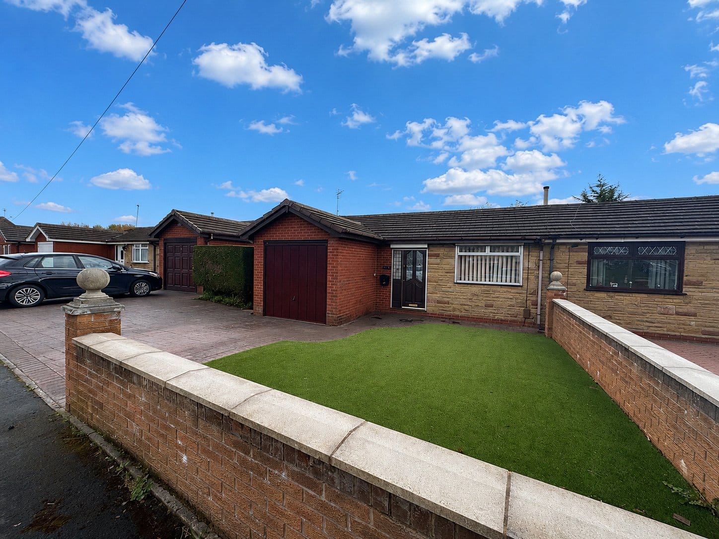 House Denbydale Way in Royton