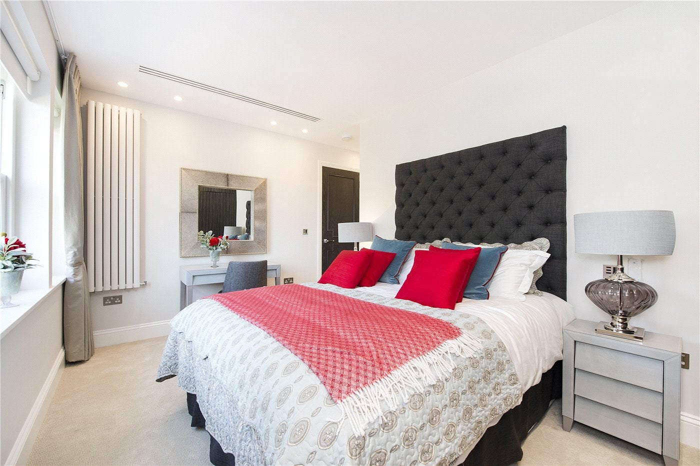 Flat Netherhall Gardens in Greater London