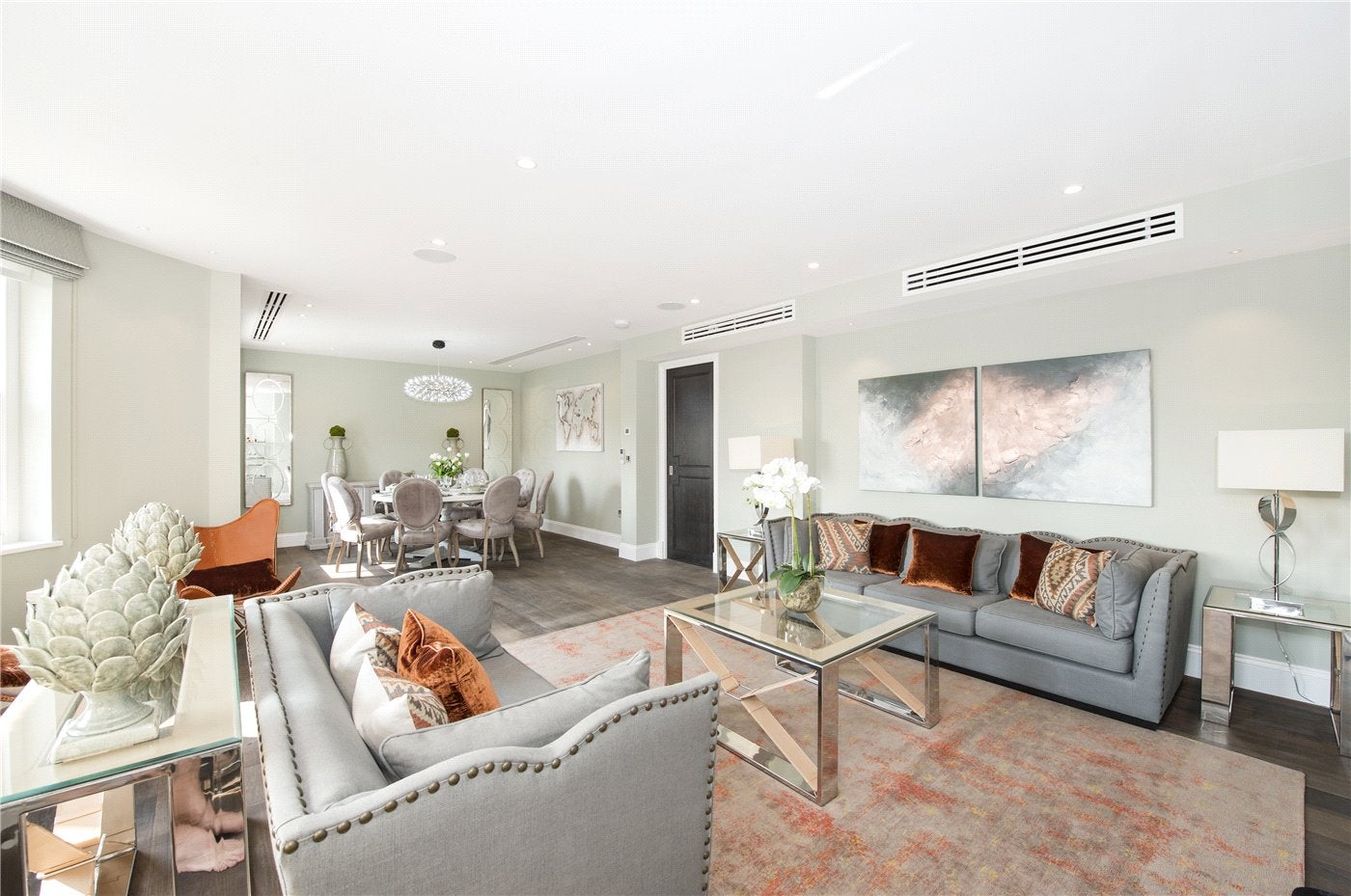 Flat Netherhall Gardens in Greater London