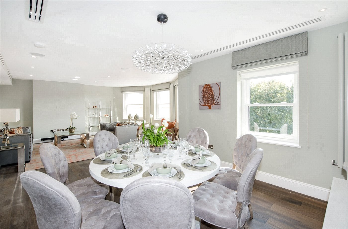 Flat Netherhall Gardens in Greater London