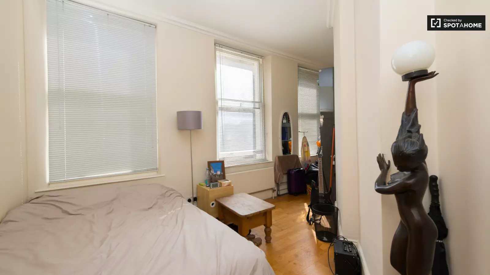 Room Long Acre in City of Westminster
