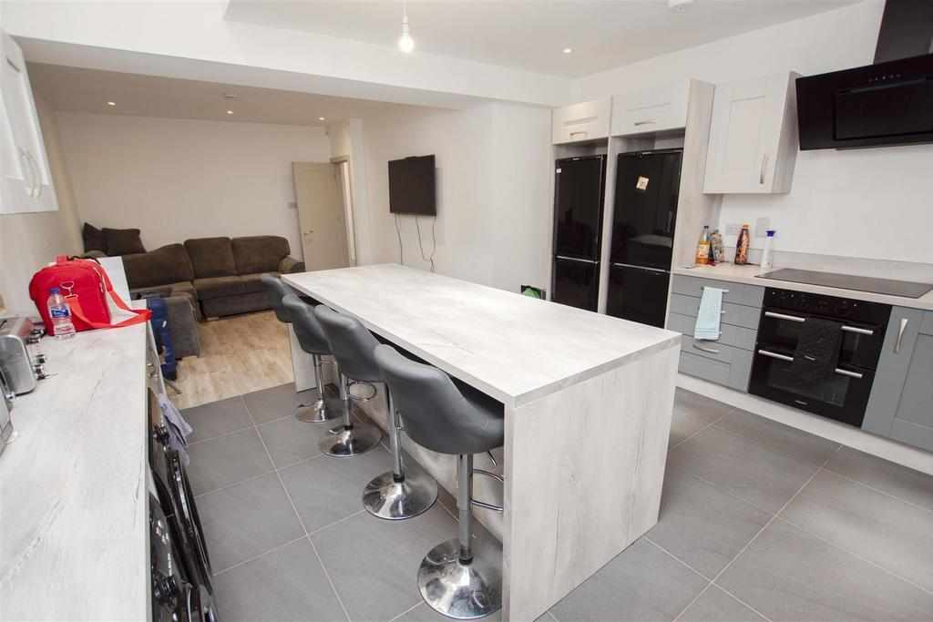 Flat Raddlebarn Road in Birmingham