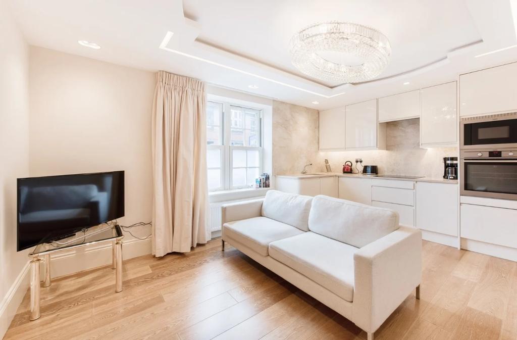 Flat Palace Mews in Greater London