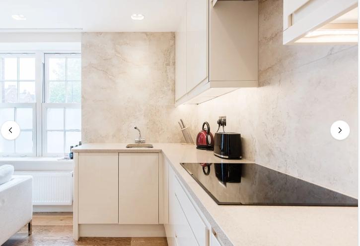 Flat Palace Mews in Greater London