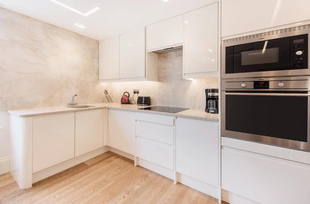 Flat Palace Mews in Greater London