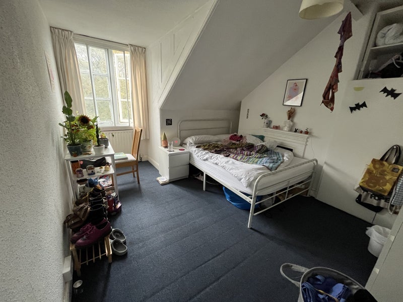 Room Otley Road in Leeds