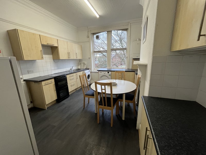 Room Otley Road in Leeds