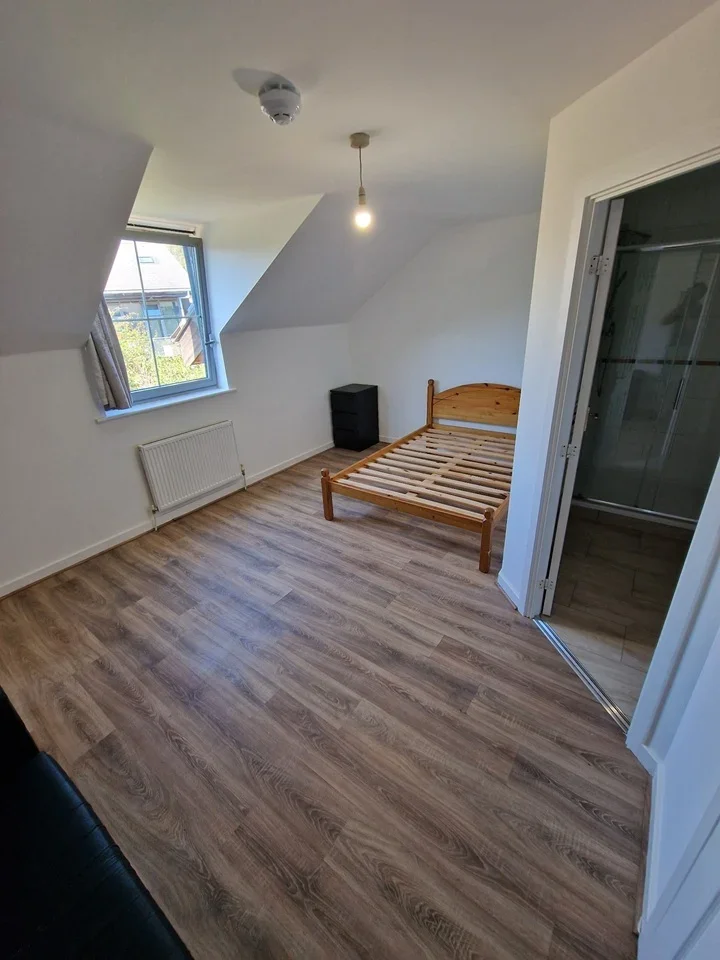 Room Windmill Road in Slough