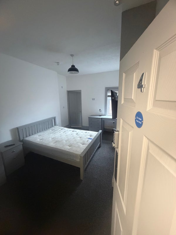 Room St Michael's Road in Coventry