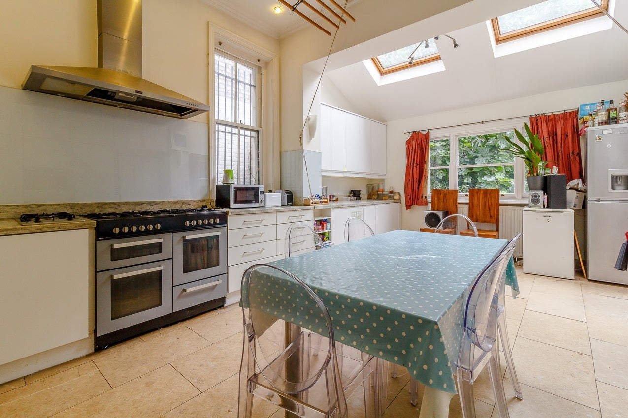 Room Knatchbull Road in Greater London
