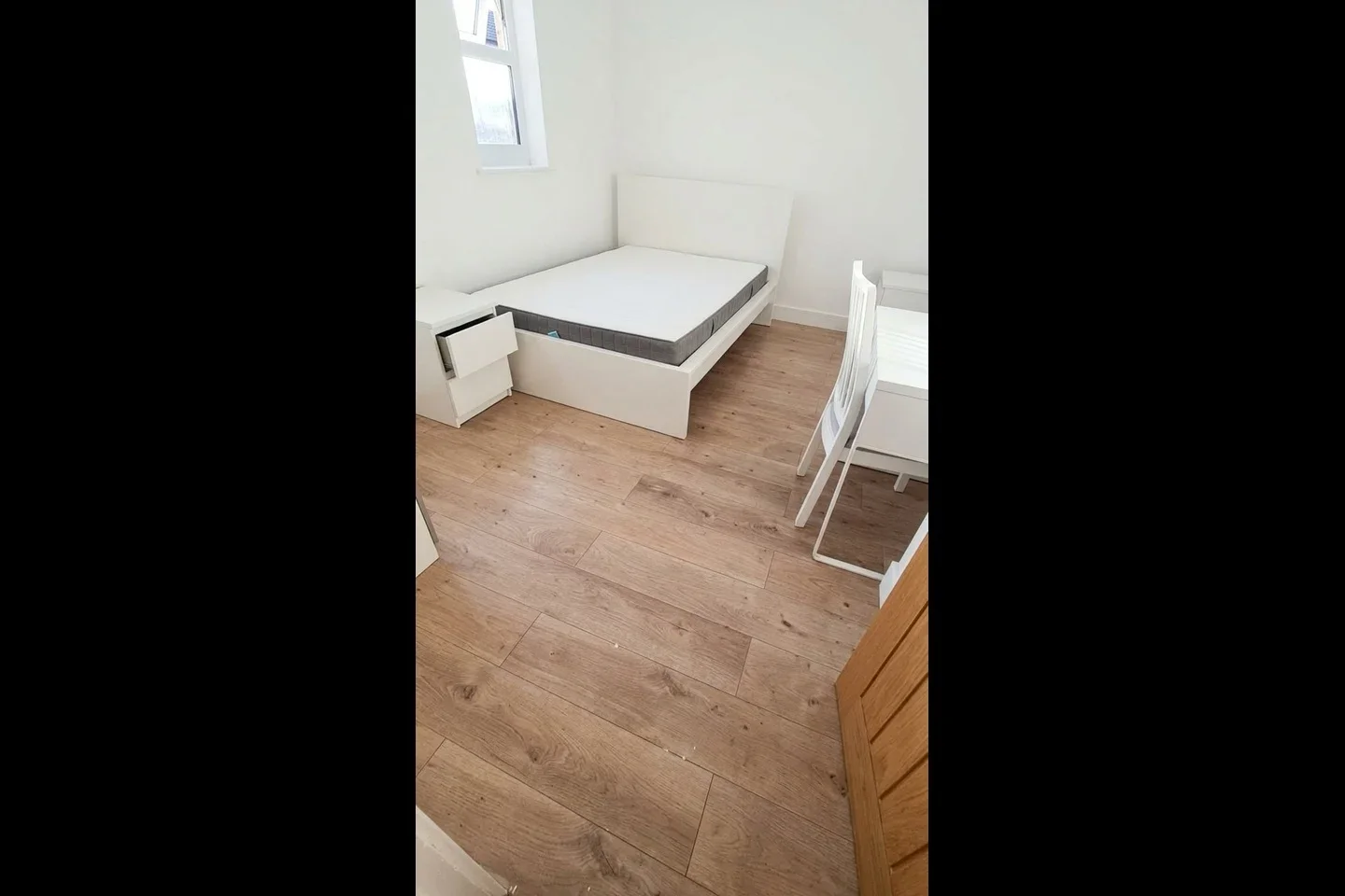 Room Lower Road in Greater London
